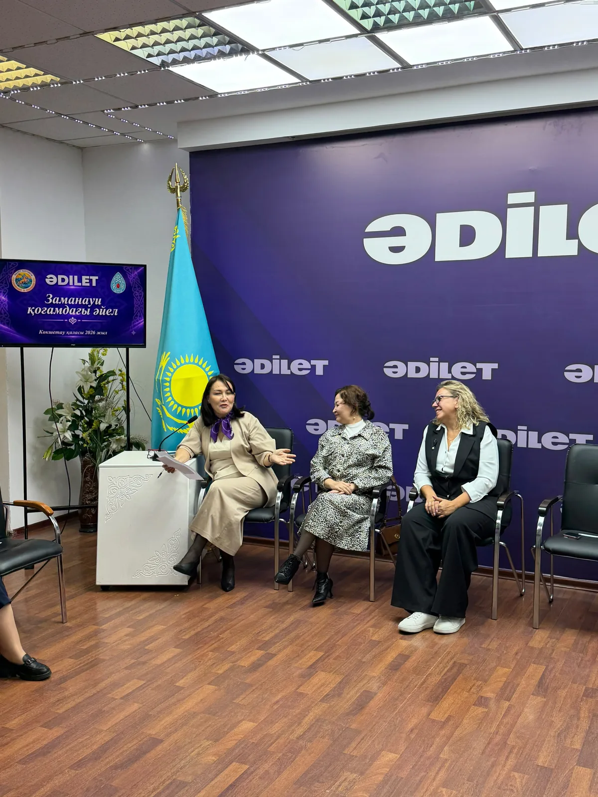 «Әділет» партиясының Әйелдер қанаты Көкшетауда әйелдер бастамасын қолдауға арналған кездесу ұйымдастырды